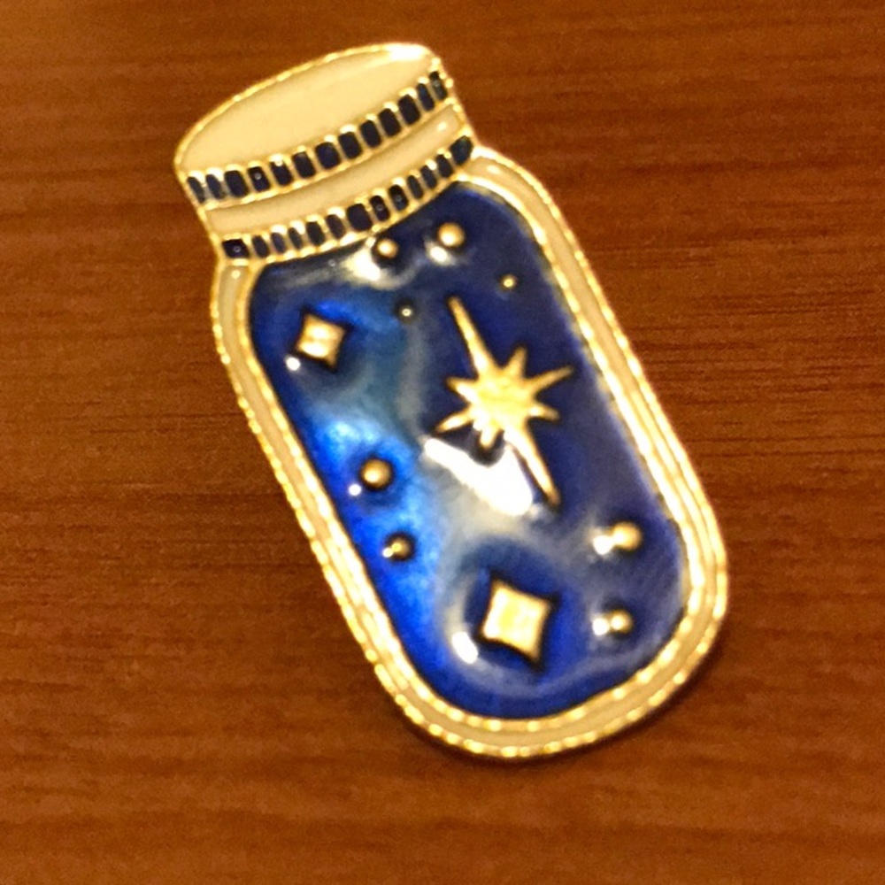 Masson jar with Fireflies Enamel Pin